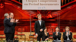 Wicepremier, minister kultury Piotr Gliński (L), dyrektor Narodowego Instytutu Fryderyka Chopina Artur Szklener (2L) i laureat pierwszej nagrody I Konkursu Chopinowskiego na Instrumentach Historycznych Tomasz Ritter (C). Warszawa, 14.09.2018. W Fot. PAP/J. Kamiński