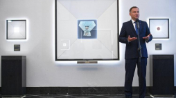 Prezydent Andrzej Duda podczas uroczystego otwarcia Sali Orderu Orła Białego w Pałacu Prezydenckim. Fot. PAP/J.Turczyk
