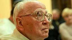 O. Jerzy Tomziński. 2013 r. Fot. PAP/W. Deska 