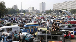 12. charytatywny rajd Złombol wystartował z Katowic. Fot. PAP/A. Grygiel