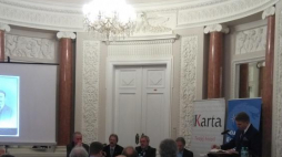 Prof. Alvydas Nikžentaitis, prof. Grzegorz Nowik, prof. Leszek Zasztowt, dr Rimantas Miknys oraz prowadzący spotkanie Marek Zając.