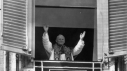 Inauguracja pontyfikatu papieża Jana Pawła II, uroczystości na placu przed Bazyliką Świętego Piotra w Watykanie. Watykan 22.10.1978. Fot/PAP