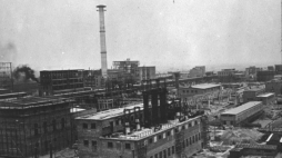 Zakłady chemiczne IG Farben - część obozu Auschwitz III - Monowitz. Źródło: Bundesarchiv