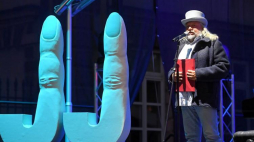 Promotor muzyki jazzowej Mariusz Adamiak. Plenerowy, otwarty dla publiczności koncert otwierający festiwal Jazz Jamboree odbył się na pl. Trzech Krzyży w Warszawie. Fot. PAP/P. Nowak