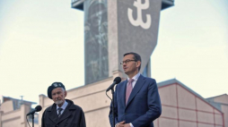 Warszawa, 02.10.2018. Premier Mateusz Morawiecki (P) i Prezes Zarządu Głównego Światowego Związku Żołnierzy AK Leszek Żukowski (L) ps. „Antek”, podczas konferencji prasowej, po spotkaniu premiera z kombatantami i uczestnikami Powstania Warszawskiego w Muzeum Powstania Warszawskiego. Fot. PAP/M. Obara