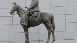 Uroczyste odsłonięcie pomnika marszałka Józefa Piłsudskiego w Nowym Sączu. Fot. PAP/G. Momot