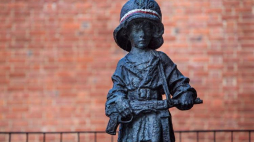 Pomnik Małego Powstańca w Warszawie. Źródło: Culture.pl