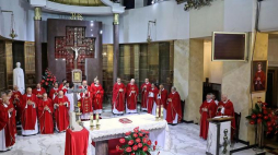 Msza święta odprawiona w 34. rocznicę śmierci bł. ks. Jerzego Popiełuszki w sanktuarium błogosławionego na warszawskim Żoliborzu. Fot. PAP/T. Gzell