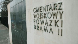 Cmentarz Wojskowy na Powązkach. Fot. PAP/T. Gzell  