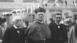 Członkowie Rady Regencyjnej: książę Zdzisław Lubomirski (P), arcybiskup Aleksander Kakowski i hrabia Józef Ostrowski. 10.1917. Fot. NAC