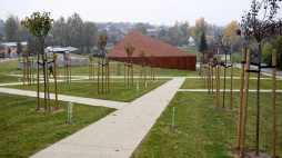 Sad Pamięci przy Muzeum Polaków Ratujących Żydów podczas II Wojny Światowej im. Rodziny Ulmów Markowej. Fot. PAP/D. Delmanowicz