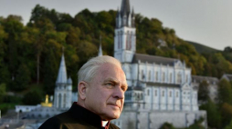 Henryk Talar w roli prymasa Augusta Hlonda w spektaklu Teatru TV, w reż. Pawła Woldana "Prymas Hlond". Źródło: Tvp.pl