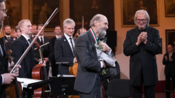 Kompozytor Arvo Part uhonorowany Złotym Medalem Zasłużony Kulturze Gloria Artis. Źródło: MKiDN