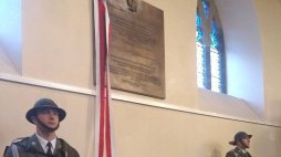 W edynburskiej katedrze św. Marii odsłonięto tablicę upamiętniającą 100-lecie odzyskania przez Polskę niepodległości. Źródło: Konsulat Generalny Rzeczypospolitej Polskiej w Edynburgu