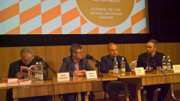 Od lewej: Piotr Zaremba, Robert Kostro, Łukasz Jasina i Mikołaj Mirowski podczas debaty „Jak rozmawiać o II RP? Wokół serii 100-lecie niepodległości”. Fot. Michał Szukała