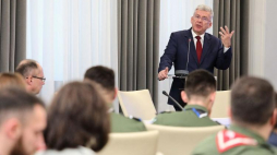 Marszałek Senatu Stanisław Karczewski podczas otwarcia konferencji „Harcerstwo w 100-lecie Niepodległości – nasi Patroni” w Senacie. Fot. PAP/T. Gzell