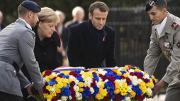 Kanclerz Niemiec Angela Merkel i prezydent Francji Emmanuel Macron podczas uroczystości w Rethondes. 10.11.2018. Fot. PAP/EPA