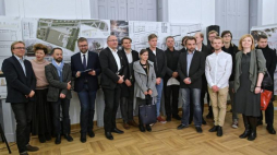  Od lewej: wicedyrektor Muzeum Powstania Warszawskiego Dariusz Gawin, architekt Marlena Happach, wiceprezydent m.st. Warszawy Michał Olszewski, dyrektor Muzeum Powstania Warszawskiego Jan Ołdakowski, członek jury, architekt Grzegorz Stiasny, przewodniczący sądu konkursowego architekt Krzysztof Ingarden. Fot. PAP/M. Obara