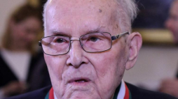 Warszawa, 20.11.2018. Muzykolog Józef Kański odznaczony Złotym Medalem „Zasłużony Kulturze Gloria Artis” podczas uroczystości w siedzibie MKiDN. Fot. PAP/T. Gzell 