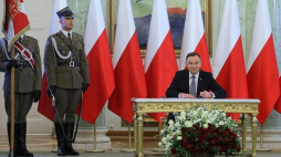 Prezydent Andrzej Duda podpisał ustawę o zmianie ustawy o urzędzie Ministra Obrony Narodowej oraz ustawy o powszechnym obowiązku obrony Rzeczypospolitej Polskiej. Fot. PAP/P. Supernak