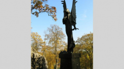 Nagrobek Izy Salmonowicz. Źródło: Wikimedia Commons