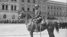 Gen. Bolesław Wieniawa-Długoszowski podczas uroczystości na Pl. Piłsudskiego