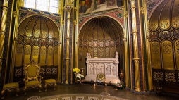 Sarkofag Mieszka I i Bolesława Chrobrego w Złotej Kaplicy w Archikatedrze świętych Apostołów Piotra i Pawła w Poznaniu. Fot. PAP/M. Zakrzewski