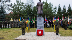 Lusowo (woj. wielkopolskie), 29.12.2015. Uroczystość odsłonięcia pomnika dowódcy powstania wielkopolskiego, gen. Józefa Dowbor-Muśnickiego w Lusowie. Fot. PAP/M. Zakrzewski