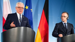 Szef polskiego MSZ Jacek Czaputowicz (L) i szef MSZ Niemiec Heiko Maas podczas wspólnej konferencji w Berlinie. 13.12.2018. Fot. PAP/EPA