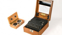 Enigma w kolekcji Muzeum Historii Polski. Fot. MHP/Tomasz Nowacki