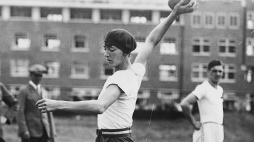 Halina Konopacka na igrzyskach w Amsterdamie w 1928 r., podczas których zdobyła pierwszy złoty medal olimpijski dla Polski. Fot. NAC