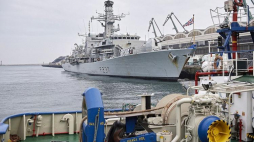 Fregata Brytyjskiej Królewskiej Marynarki Wojennej HMS Westminster przy nabrzeżu Francuskim w Gdyni. Fot. PAP/A. Warżawa