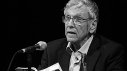 Amos Oz. Fot. PAP/EPA