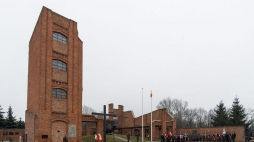 Muzeum na Radogoszczu - uroczystości w 70. rocznicę spalenia więźniów Radogoszcza. 2015 r. Fot. PAP/G. Michałowski