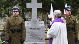 Uroczystość poświęcenia nowego pomnika płk. Walerego Sławka na warszawskich Powązkach. Fot. PAP/P. Nowak