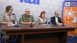 Od lewej: rzeczniczka prasowa ZHP hm. Martyna Kownacka, Naczelny Kapelan ZHP ks. hm. Wojciech Jurkowski, .aczelniczka ZHP hm. Anna Nowosad i zastępca dyrektora Caritas Polska ks. Marek Dyc podczas konferencji prasowej nt. tegorocznej akcji Betlejemskiego Światła Pokoju. Warszawa, 13.12.2018. Fot. PAP/T. Gzell