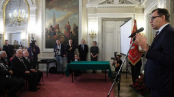 Prezes IPN Jarosław Szarek podczas uroczystości wręczenia Krzyży Wolności i Solidarności zasłużonym działaczom opozycji antykomunistycznej z lat 1956–1989 w Archiwum Głównym Akt Dawnych w Warszawie. Fot. PAP/J. Turczyk