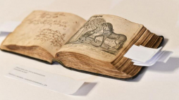 XVII-wieczny sztambuch Melchiora Lucasa przekazany Bibliotece Uniwersyteckiej we Wrocławiu.  PAP/B. Zborowski