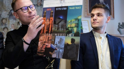 Koordynator projektu, odpowiedzialny w Archidiecezji Poznańskiej za dialog z islamem o. dr Marcin Wrzos OMI (L) i przedstawiciel poznańskiej wspólnoty muzułmańskiej Omar Abdel Fattah podczas prezentacji kalendarza „W naszym fyrtlu. Chrześcijanie, żydzi, muzułmanie razem". Fot. PAP/J. Kaczmarczyk