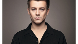 Plakat spektaklu „Hamlet”. Źródło: Teatr Dramatyczny m.st. Warszawy