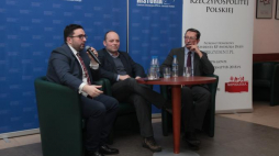 Dyskusja z cyklu „Kościół–Naród–Państwo, czyli niezwykły wiek XX w dziejach Polski” w warszawskim Przystanku Historia Centrum Edukacyjnym IPN, 15 01 2019. Na zdj. od lewej: dr Rafał Łatka, prof. Paweł Skibiński i prof. Jan Żaryn. Źródło: P. Życieński/IPN