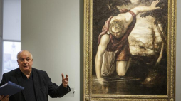 Dyrektor Muzeum Narodowego we Wrocławiu Piotr Oszczanowski prezentuje „Narcyza” Jacopa Tintoretto, dzieło, które po rocznej konserwacji trafiło do zbiorów MN, zakupione w 2017 r. od prywatnych właścicieli. Źródło: MNWR 