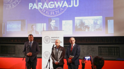 Warszawa, 30.01.2019. Wiceprezes IPN Mateusz Szpytma (P), ambasador RP w Bernie Jakub Kumoch (L) i reżyser filmu Robert Kaczmarek (C) podczas konferencji prasowej, przed projekcją filmu dokumentalnego IPN "Paszporty Paragwaju", 30 bm. w Warszawie. Film poświęcony jest działalności tzw. grupy berneńskiej, w skład której wchodzili dyplomaci polskiego i żydowskiego pochodzenia. Fot. PAP/R. Guz