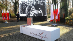Ławka Niepodległości.  Fot. PAP/R. Guz