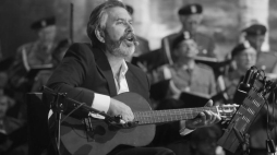 Roman Kołakowski podczas koncertu „Sierpniowe melodie” w ramach obchodów 69. rocznicy Powstania Warszawskiego. Fot. PAP/P. Supernak  