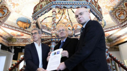 Dyrektor Muzeum Historii Żydów Polskich POLIN Dariusz Stola (P), dyrektor Memorial de la Shoah Jacques Fredj (L) i ambasador Francji w Polsce Pierre Levy (C) podczas uroczystości w Muzeum POLIN w Warszawie. Fot. PAP/L. Szymański