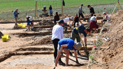 Wykopaliska archeologiczne w Nowym Objezierzu, gdzie archeolodzy odkryli pozostałości olbrzymiej świątyni sprzed niemal 7 tys. lat. 08.2018. Fot. PAP/M. Bielecki 