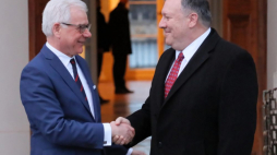 Warszawa, 12.02.2019. Minister spraw zagranicznych RP Jacek Czaputowicz (L) i sekretarz stanu USA Mike Pompeo (P) przed spotkaniem dwustronnym w Łazienkach Królewskich. Fot. PAP/P. Supernak