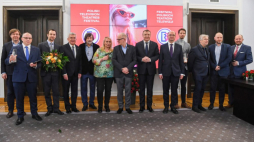 Marszałek Senatu Stanisław Karczewski (4L) podczas uroczystości wręczenia nagród Festiwalu Polskich Teatrów Telewizji w Warszawie. Fot. PAP/P. Nowak