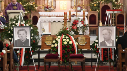 Uroczystości pogrzebowe Stefanii i Władysława Zarzyckich - msza święta za zmarłych w Kościele Garnizonowym w Lublinie. Fot. PAP/W. Pacewicz
